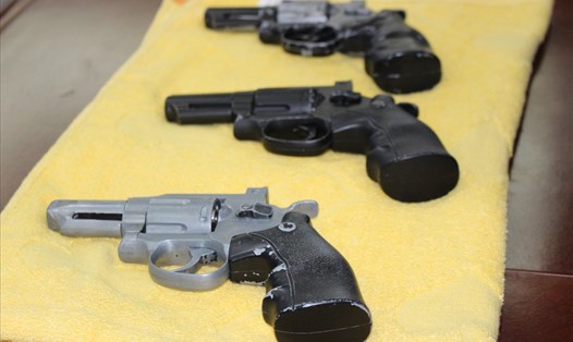 Các khẩu súng liên quan tới vụ cướp.