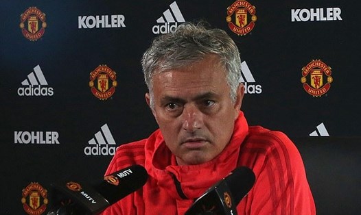 HLV Mourinho tại cuộc họp báo trước trận Man United - Wolves.