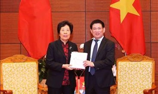 Tổng Kiểm toán Nhà nước Việt Nam Hồ Đức Phớc và Tổng Kiểm toán Nhà nước Trung Quốc Hu Zejun tại hội đàm diễn ra chiều 22.9. Ảnh: TTXVN