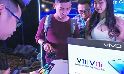 Trải nghiệm bộ đôi Vivo V11/V11i trong sự kiện ra mắt tại Việt Nam.