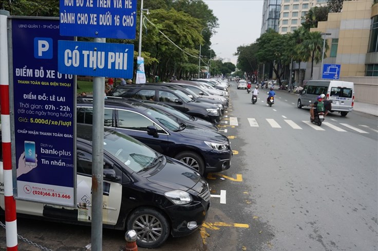 TPHCM: Lắp hơn 500 camera giám sát thu phí ô tô đậu lòng đường