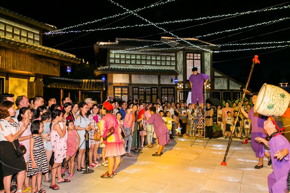 Có hơn 5000 du khách tham gia lễ hội "Trăng thương cảng".