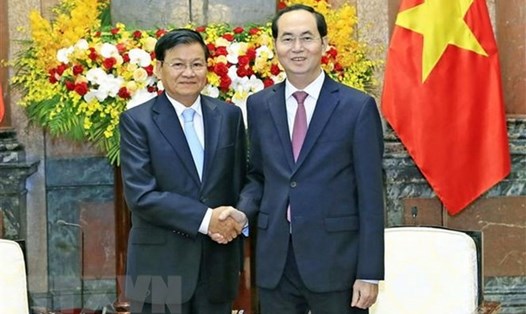 Chủ tịch Nước Trần Đại Quang và Thủ tướng Lào Thongloun Sisoulith. Ảnh: TTXVN.