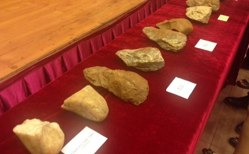 Các di vật khảo cổ học tìm thấy tại An Khê. Ảnh: Hà Tùng Long