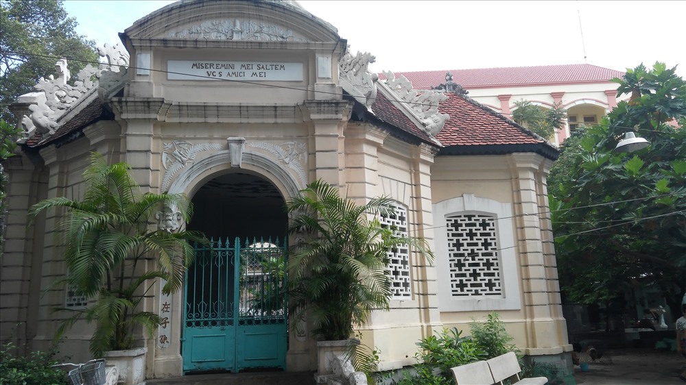 Khu nhà mồ Trương Vĩnh Ký nhìn từ bên ngoài. Ảnh: H.V.M