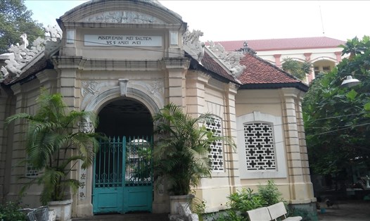 Khu nhà mồ Trương Vĩnh Ký nhìn từ bên ngoài. Ảnh: H.V.M