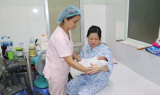 Bệnh viện Sản nhi Hải Phòng vừa cấp cứu kịp thời cho chị Linh, người mang song thai bị cuốn dây rốn thắt nút. Ảnh: BVCC.