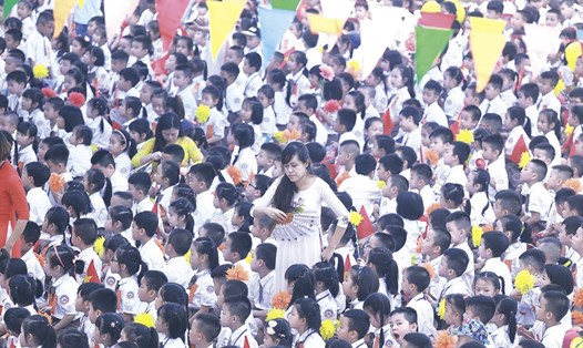 Năm nay có 1.140 em vào lớp 1 trường Tiểu học Chu Văn An (Hoàng Liệt, Hoàng Mai, Hà Nội). Ảnh: VƯƠNG TRẦN