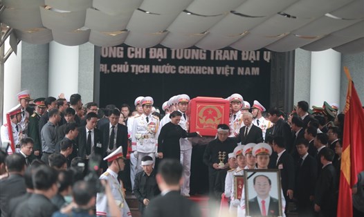 Tổng Bí thư Nguyễn Phú Trọng và Chủ tịch Quốc hội Nguyễn Thị Kim Ngân tiễn đưa Chủ tịch Nước Trần Đại Quang.