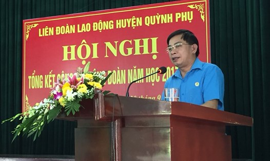 Phó Chủ tịch LĐLĐ tỉnh Thái Bình Trần Văn Toản phát biểu tại hội nghị.