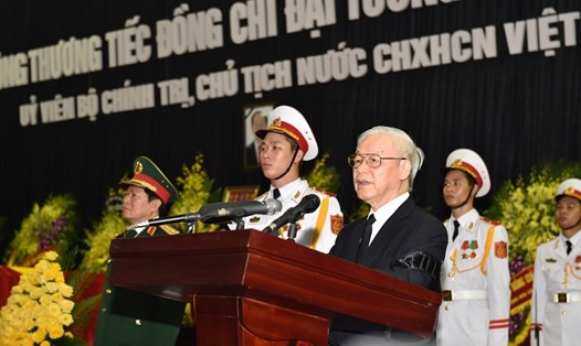 Tổng Bí thư Nguyễn Phú Trọng, Trưởng Ban Lễ tang đọc lời điếu. Ảnh VGP/Nhật Bắc