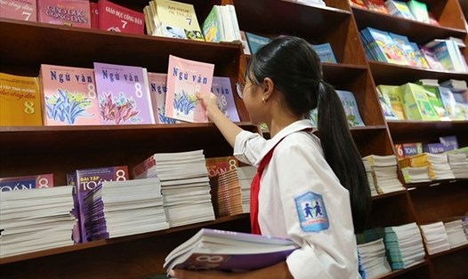Bộ GDĐT đã quyết định sẽ lùi thời gian thực hiện đổi mới chương trình, sách giáo khoa (SGK) đối với lớp 1 từ năm học 2020-2021 thay vì 2019-2020 như dự kiến. Ảnh: Hải Nguyễn