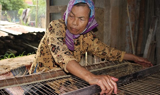 Mai một nghề chiếu Cẩm Nê. Ảnh: XH