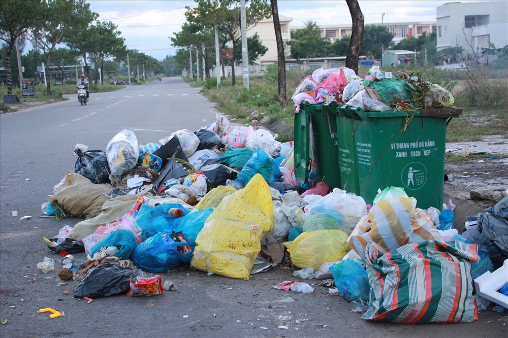 Những bức ảnh gây ám ảnh về rác thải nhựa tại bờ biển Việt Nam
