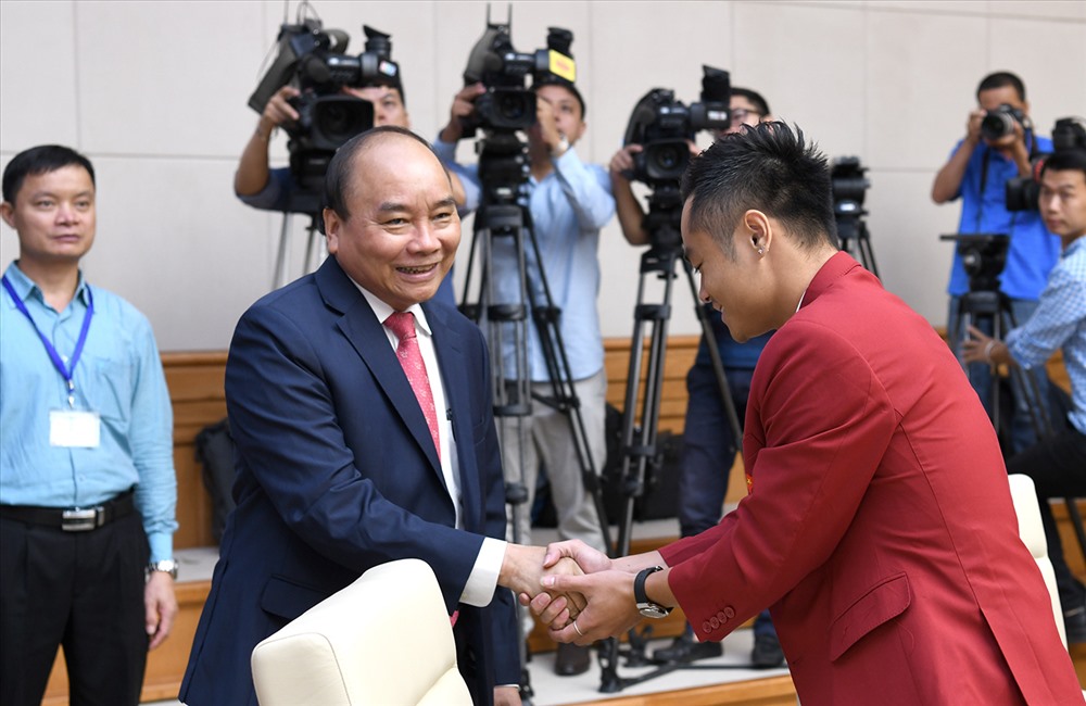 Thủ tướng gặp mặt các VĐV Việt Nam dự ASIAD 18. Ảnh: VGP