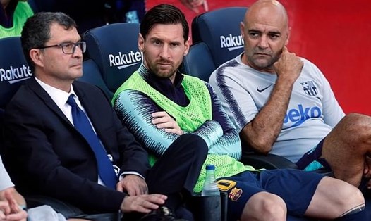 Messi (giữa) chỉ xuất phát trên ghế dự bị trong trận gặp Bilbao. Ảnh: Getty Images.
