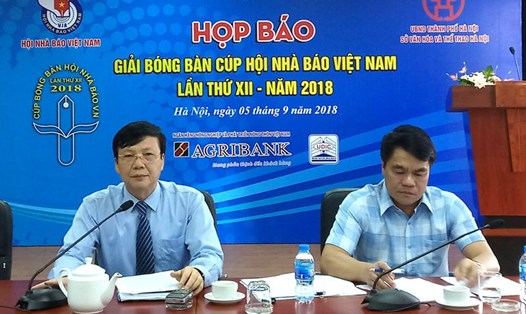 Ban tổ chức Giải Bóng bàn Cúp Hội Nhà báo Việt Nam lần thứ XII- năm 2018  tại buổi họp báo. Ảnh: VQ