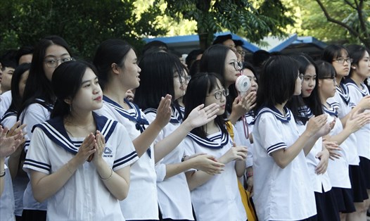 Sáng 5.9, học sinh trên cả nước khai giảng, chính thức bước vào năm học mới. Ảnh: Nguyễn Hà