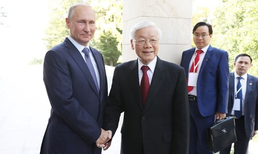 Tổng thống Liên bang Nga Vladimir Putin đón Tổng Bí thư Nguyễn Phú Trọng. Ảnh: TTXVN.