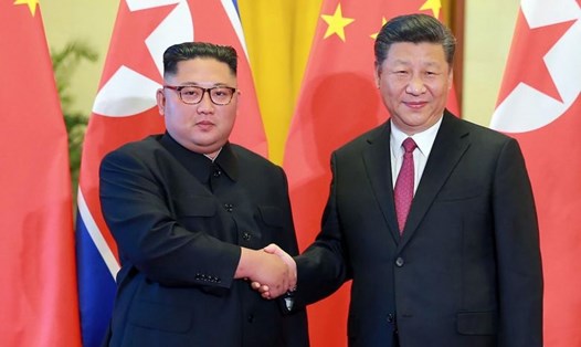 Chủ tịch Trung Quốc Tập Cận Bình và lãnh đạo Triều Tiên Kim Jong-un. Ảnh: AFP. 