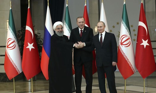 Lãnh đạo Nga- Thổ - Iran họp mặt tại Tehran bàn về vấn đề Syria. Ảnh: AP. 