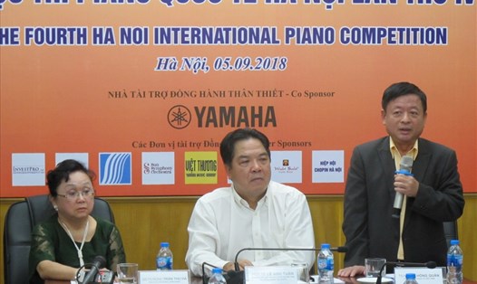 GS - NSND - Nhà giáo Nhân dân Trần Thu Hà (Chủ tịch Hiệp hội Chopin Hà Nội) - bên trái, ảnh - là Chủ tịch Hội đồng giám khảo Cuộc thi Piano quốc tế Hà Nội lần thứ IV - năm 2018. Ảnh: L.Q.V