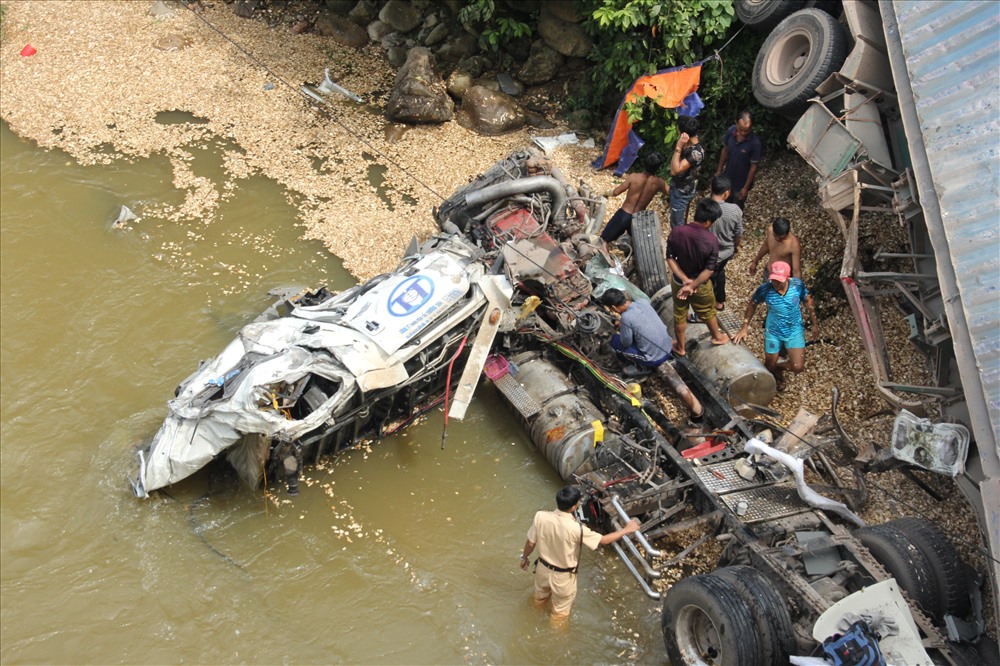 Chiếc xe bị hư hỏng nặng. Ảnh: HT.