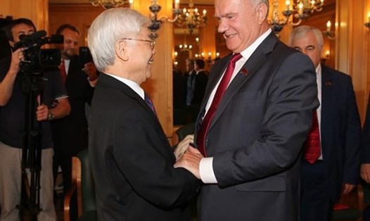 Tổng Bí thư Nguyễn Phú Trọng và Chủ tịch Đảng Cộng sản Liên bang Nga Gennady Zyuganov. Ảnh: TTXVN. 