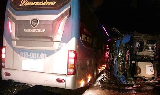 Hiện trường vụ tai nạn trên QL1A đoạn qua tỉnh Bình Định khiến 14 người thương vong.