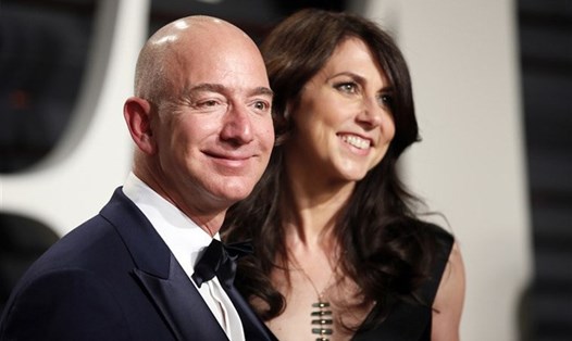 Jeff Bezos và vợ đã chính thức li hôn