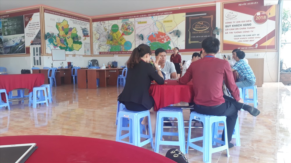 Cảnh giao dịch đất nền của Alibaba 