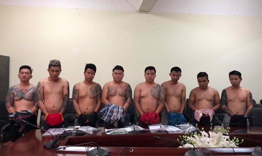 Vũ cùng 12 đàn em bị Bộ Công an bắt giữ sau khi đáp chuyến bay từ Phú Quốc về Tân Sơn Nhất.