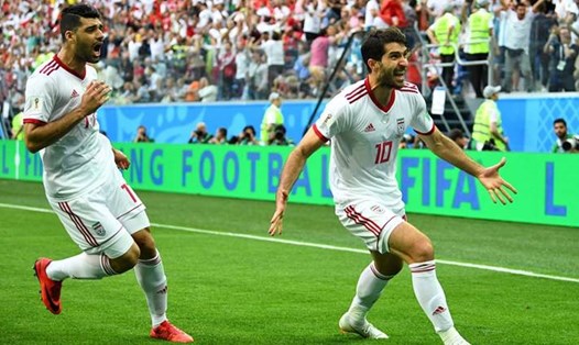 Tiền đạo Karim Ansarifard (phải) ăn mừng sau khi ghi bàn vào lưới Bồ Đào Nha ở VCK World Cup 2018. Ảnh: Reuters