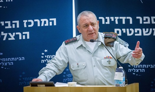 Trung tướng Gadi Eisenkott công khai tiết lộ về quy mô chiến dịch tấn công Syria. Ảnh: Times of Israel