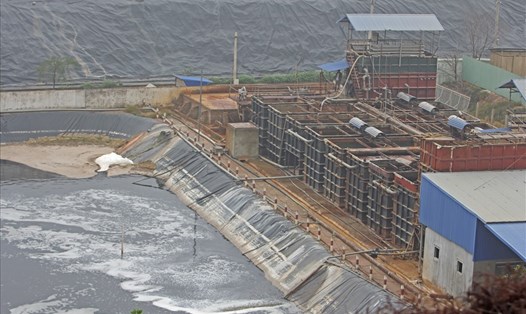 Khu chứa nước thải thuộc khu xử lý rác thải Nam Sơn.