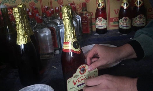 Rượu vang thành phẩm tại xưởng sản xuất của bà Nguyễn Thị Hoa (Hà Đông, Hà Nội).