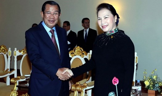 Chủ tịch Quốc hội Nguyễn Thị Kim Ngân hội kiến Thủ tướng Vương quốc Campuchia Samdech Techo Hun Sen. Ảnh: TTXVN.