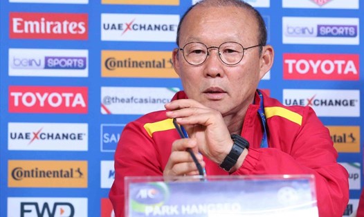 HLV Park Hang-seo quyết tâm giành 3 điểm trước Yemen để tìm kiếm hi vọng đi tiếp vào vòng 1/8 cho ĐT Việt Nam. Ảnh: VFF