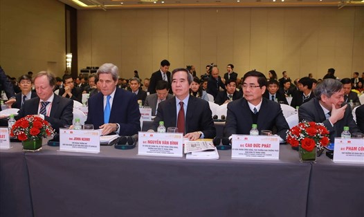Ông John Kerry - cựu Ngoại trưởng Hoa kỳ - Chủ tịch danh dự Quỹ Carnegie vì Hoà bình Quốc tế cũng khẳng định: Thách thức BĐKH là vấn đề rất lớn trên thế giới, không riêng đối với Việt Nam. 