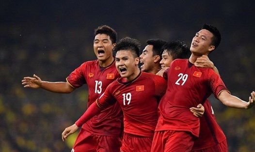 Đội tuyển Việt Nam trong niềm vui chiến thắng. Ảnh: LDO.