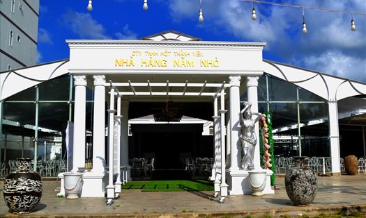 Nhà hàng Năm Nhỏ- một trong những cơ sở kinh doanh ăn uống lâu năm và lớn bậc nhất TP Rạch Giá (Kiên Giang). Ảnh: Khai Tâm