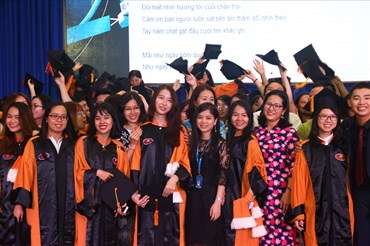 Sinh viên Khoa Báo Chí - Truyền thông Trường ĐH Khoa học Xã hội và Nhân văn - ĐH Quốc gia TPHCM trong lễ tốt nghiệp