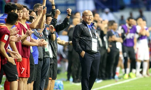 Thầy trò HLV Park Hang-seo giành vé vào tứ kết Asian Cup 2019. Ảnh: Hữu Phạm 