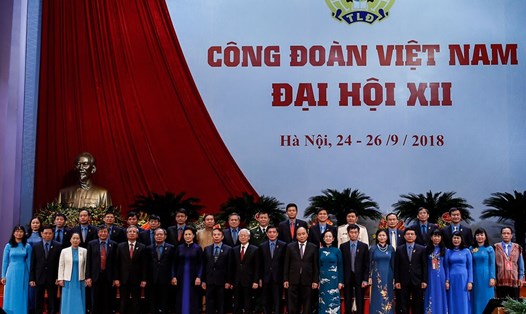 Lãnh đạo Đảng, Nhà nước cùng Đoàn Chủ tịch Tổng LĐLĐVN tại Đại hội Công đoàn Việt Nam lần thứ XII. Ảnh: SƠN TÙNG