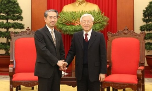 Tổng Bí thư, Chủ tịch Nước Nguyễn Phú Trọng tiếp xã giao Đại sứ đặc mệnh toàn quyền nước Cộng hòa nhân dân Trung Hoa tại Việt Nam Hùng Ba. Ảnh: VOV. 