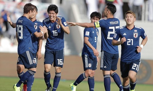 Các cầu thủ Nhật Bản ăn mừng sau bàn thắng vào lưới Saudi Arabia hôm 21.1. Ảnh: Fox Sports