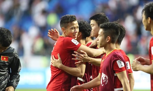 ĐT Việt Nam sẽ gặp Nhật Bản tại tứ kết Asian Cup 2019. Ảnh Hữu Phạm