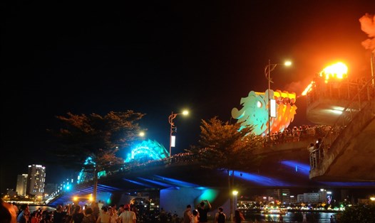 Đà Nẵng sẽ tổ chức phun lửa, phun nước tại cầu Rồng phục vụ dịp Tết Kỷ Hợi. Ảnh: Hoàng Vinh