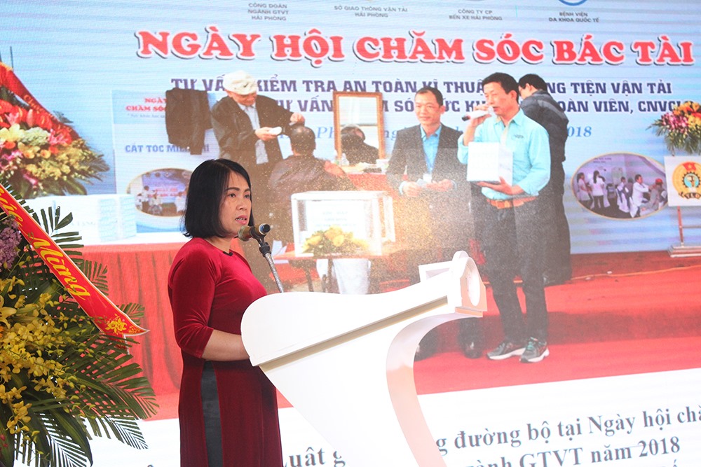 Bà Trần Thị Mai phát biểu tại Hội nghị. Ảnh: PV.