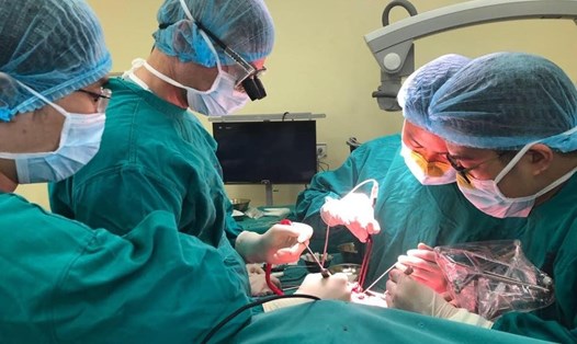 Các bác sĩ Bệnh viện K Trung ương thực hiện ca phẫu thuật cho bệnh nhân